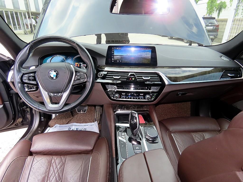 BMW 5시리즈 5시리즈 (G30) 530d M 스포츠 이미지 7