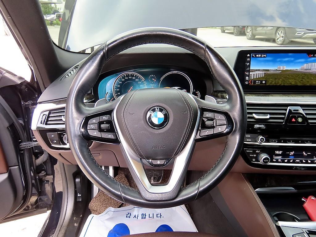 BMW 5시리즈 5시리즈 (G30) 530d M 스포츠 이미지 8