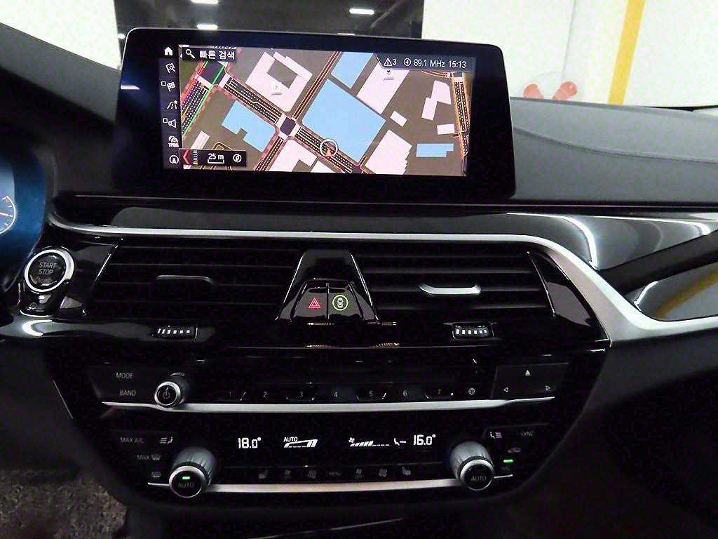 BMW 5시리즈 5시리즈 (G30) 520i 럭셔리 이미지 13