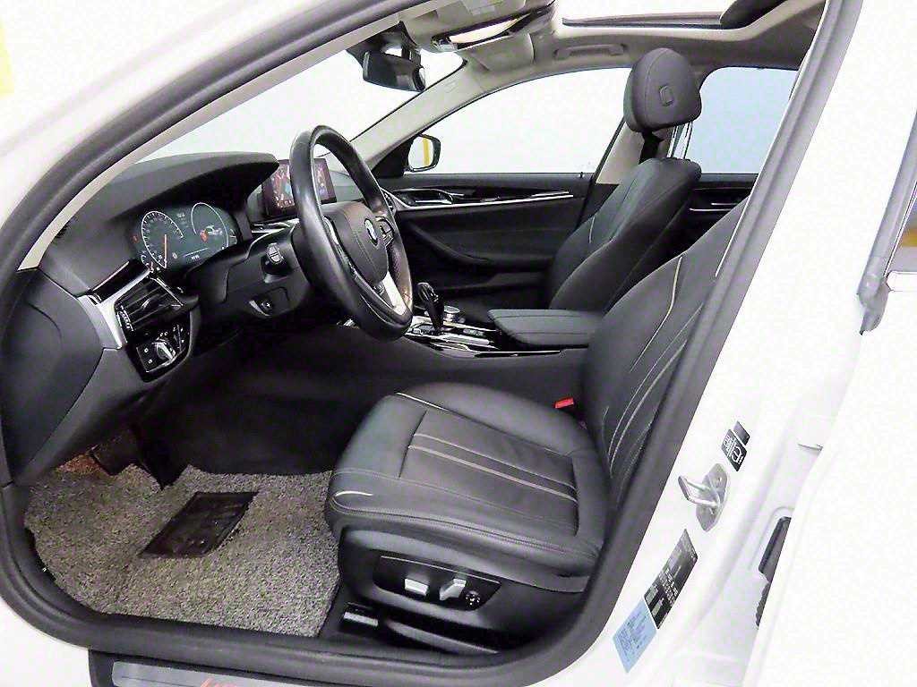 BMW 5시리즈 5시리즈 (G30) 520i 럭셔리 이미지 5