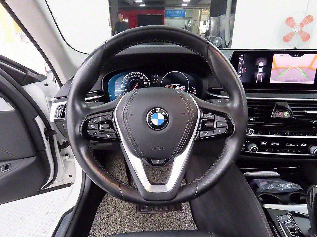 BMW 5시리즈 5시리즈 (G30) 520i 럭셔리 이미지 9