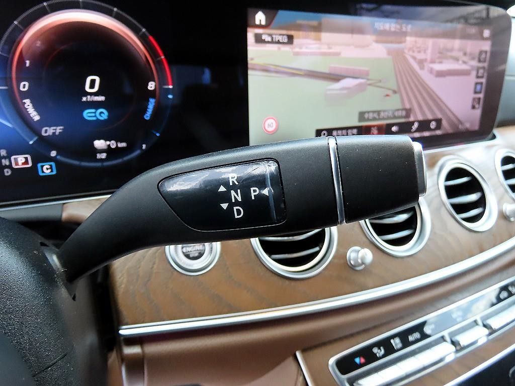 벤츠 E 클래스 E-클래스 W213 E300e 4MATIC 익스클루시브 이미지 11