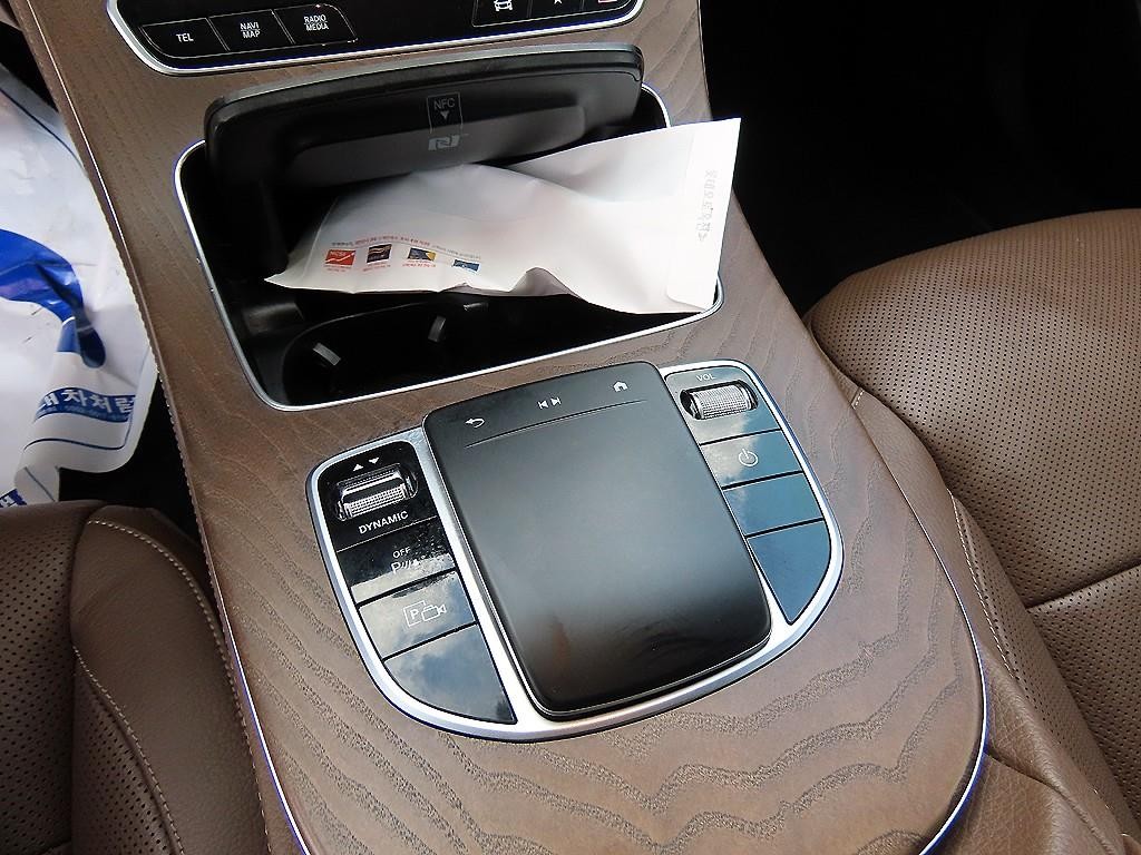 벤츠 E 클래스 E-클래스 W213 E300e 4MATIC 익스클루시브 이미지 12