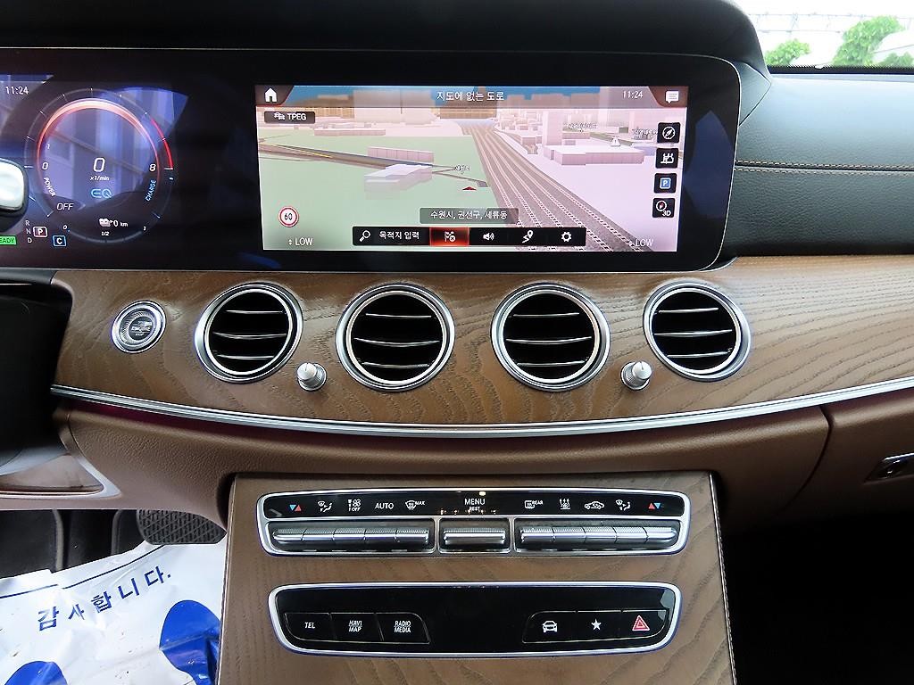 벤츠 E 클래스 E-클래스 W213 E300e 4MATIC 익스클루시브 이미지 13