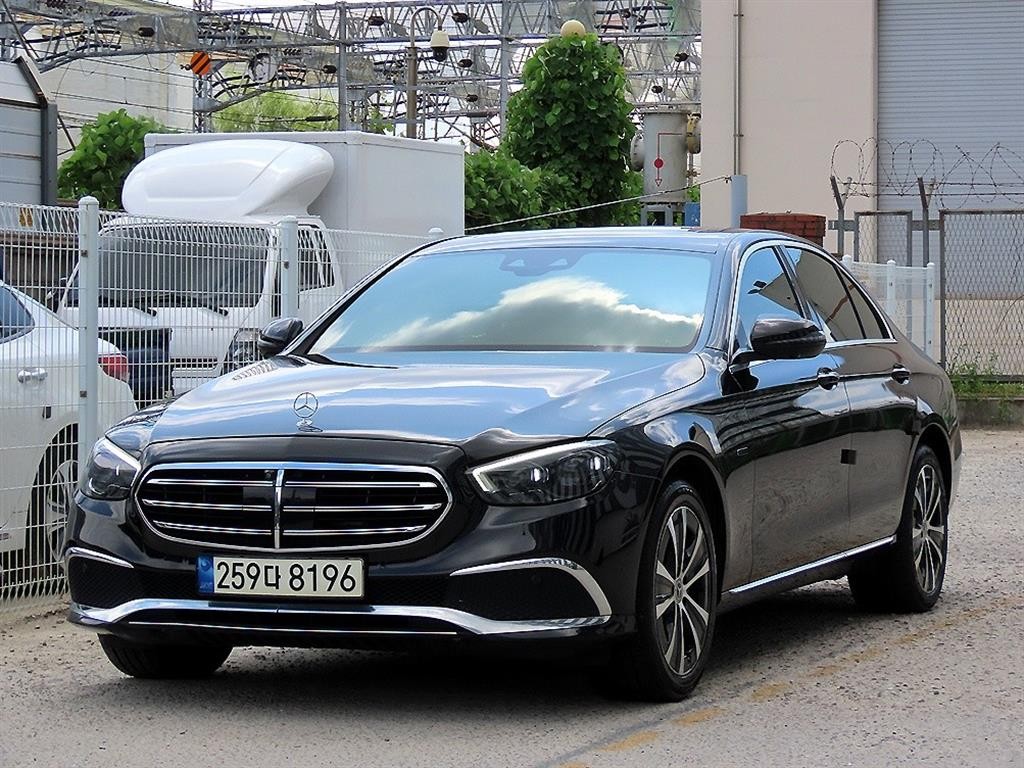 벤츠 E 클래스 E-클래스 W213 E300e 4MATIC 익스클루시브 이미지 2