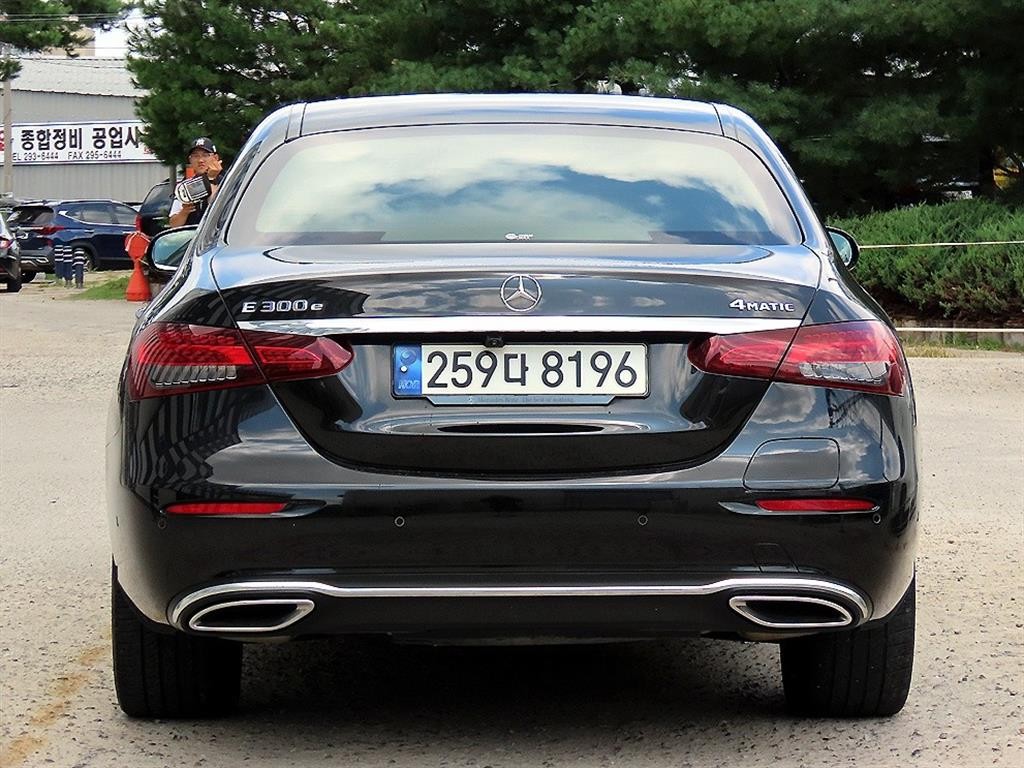 벤츠 E 클래스 E-클래스 W213 E300e 4MATIC 익스클루시브 이미지 4