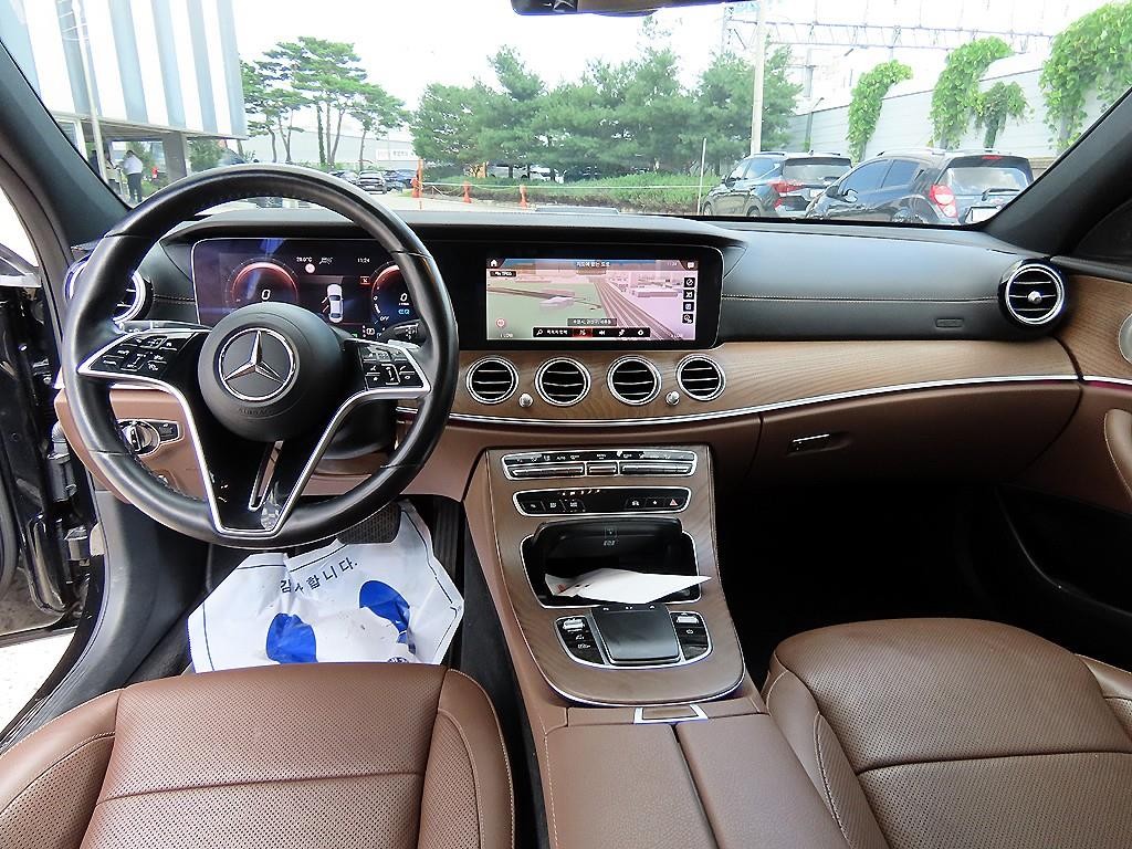 벤츠 E 클래스 E-클래스 W213 E300e 4MATIC 익스클루시브 이미지 7