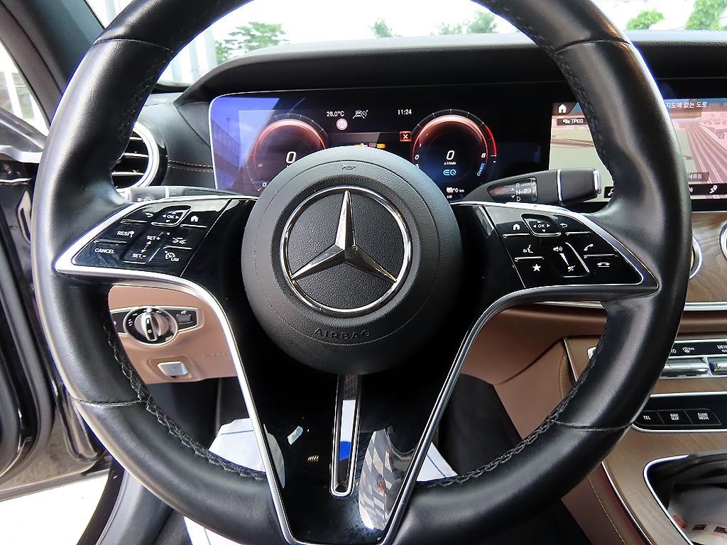 벤츠 E 클래스 E-클래스 W213 E300e 4MATIC 익스클루시브 이미지 8