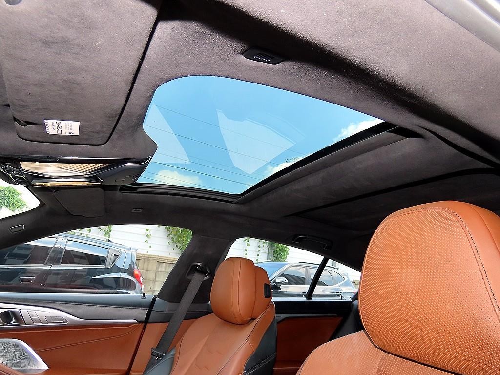 BMW 8시리즈 8시리즈 (G15) 840i xDrive M 스포츠 그란쿠페 기본형 이미지 17