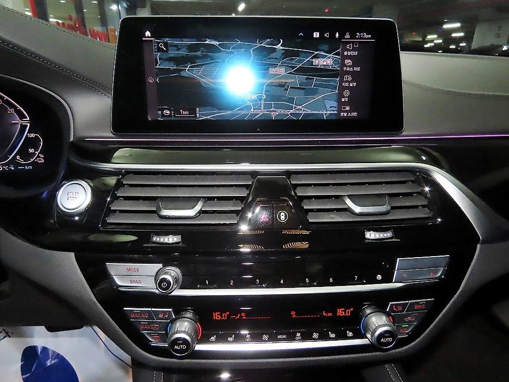 BMW 5시리즈 5시리즈 (G30) 530e 럭셔리 플러스 이미지 11