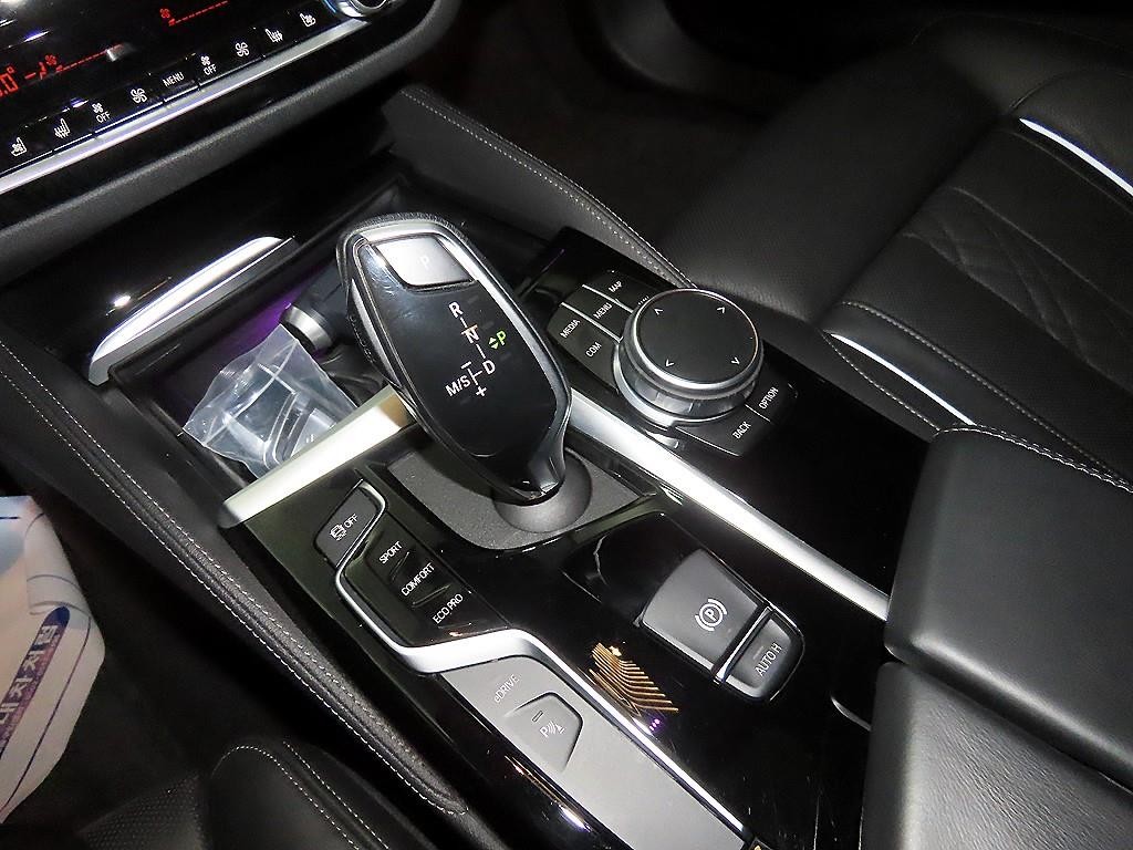 BMW 5시리즈 5시리즈 (G30) 530e 럭셔리 플러스 이미지 12