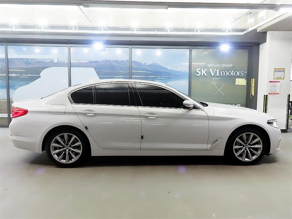 BMW 5시리즈 5시리즈 (G30) 530e 럭셔리 플러스 이미지 3