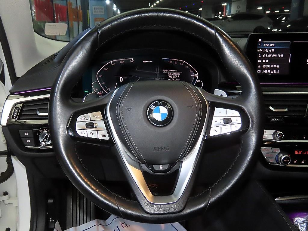 BMW 5시리즈 5시리즈 (G30) 530e 럭셔리 플러스 이미지 8