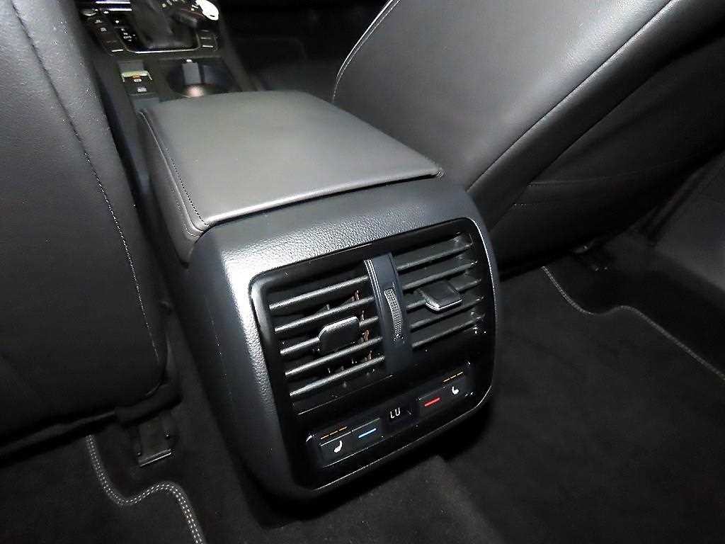 폭스바겐 아테온 2.0 TDI 엘레강스 프레스티지 이미지 16
