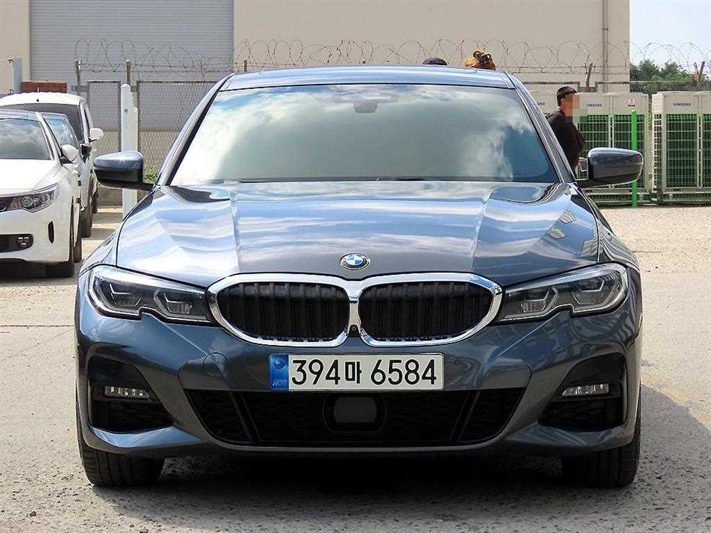 BMW 3시리즈 3시리즈 (G20) 330e M 스포츠 이미지 1