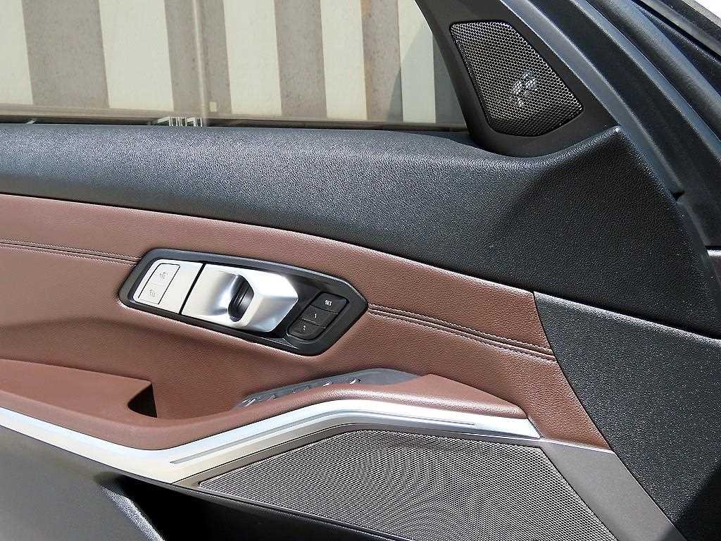 BMW 3시리즈 3시리즈 (G20) 330e M 스포츠 이미지 12