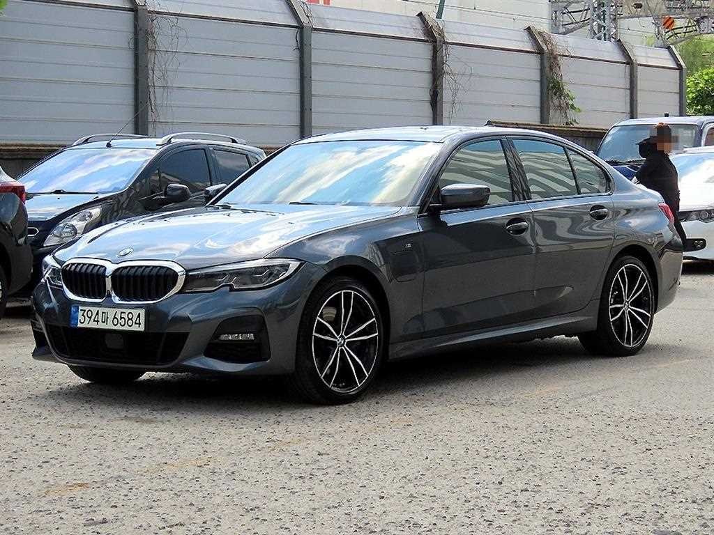 BMW 3시리즈 3시리즈 (G20) 330e M 스포츠 이미지 2