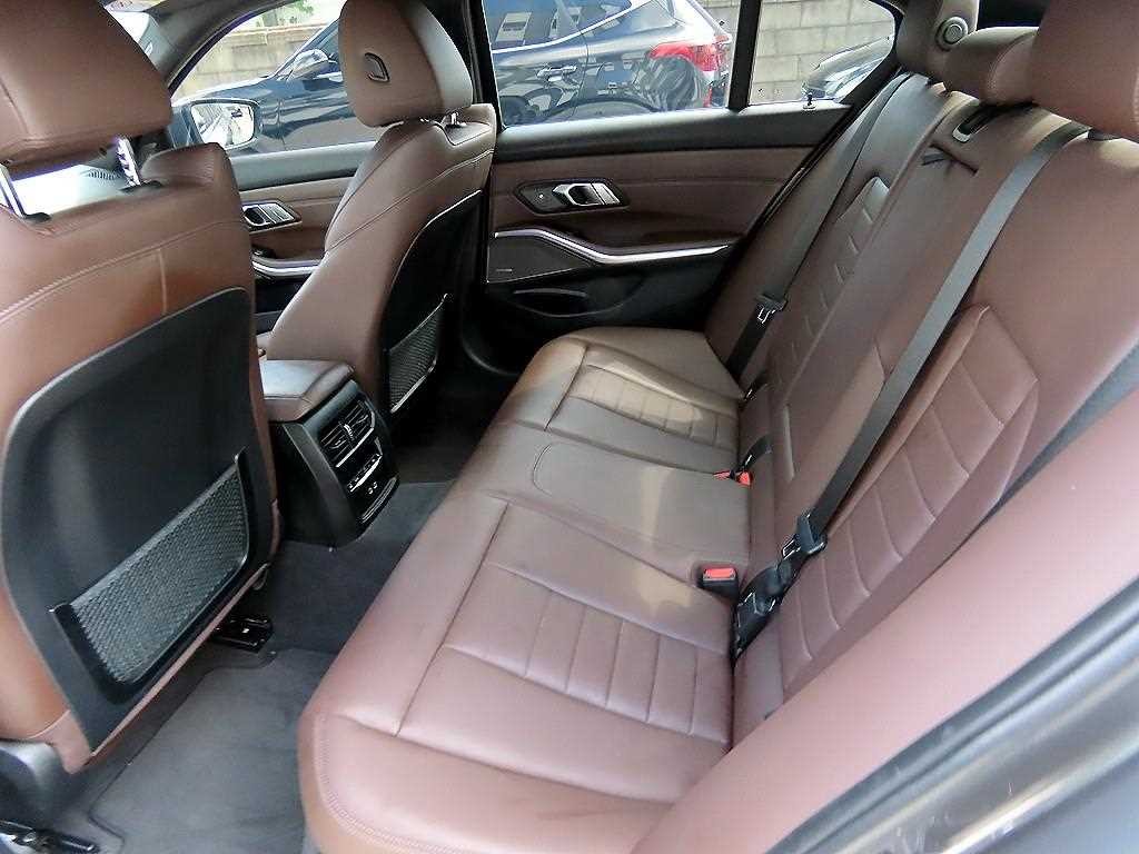 BMW 3시리즈 3시리즈 (G20) 330e M 스포츠 이미지 6