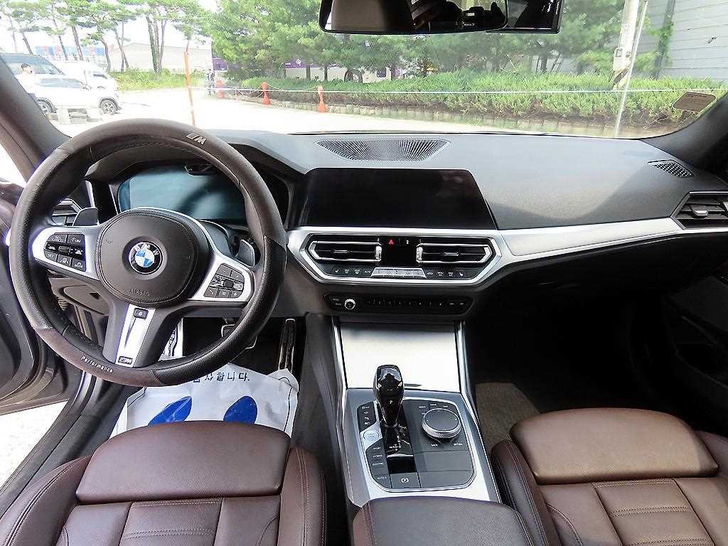 BMW 3시리즈 3시리즈 (G20) 330e M 스포츠 이미지 7