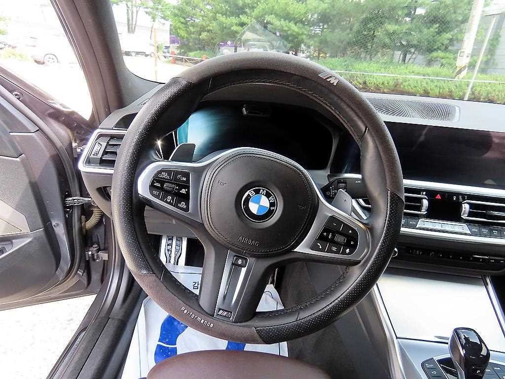 BMW 3시리즈 3시리즈 (G20) 330e M 스포츠 이미지 8