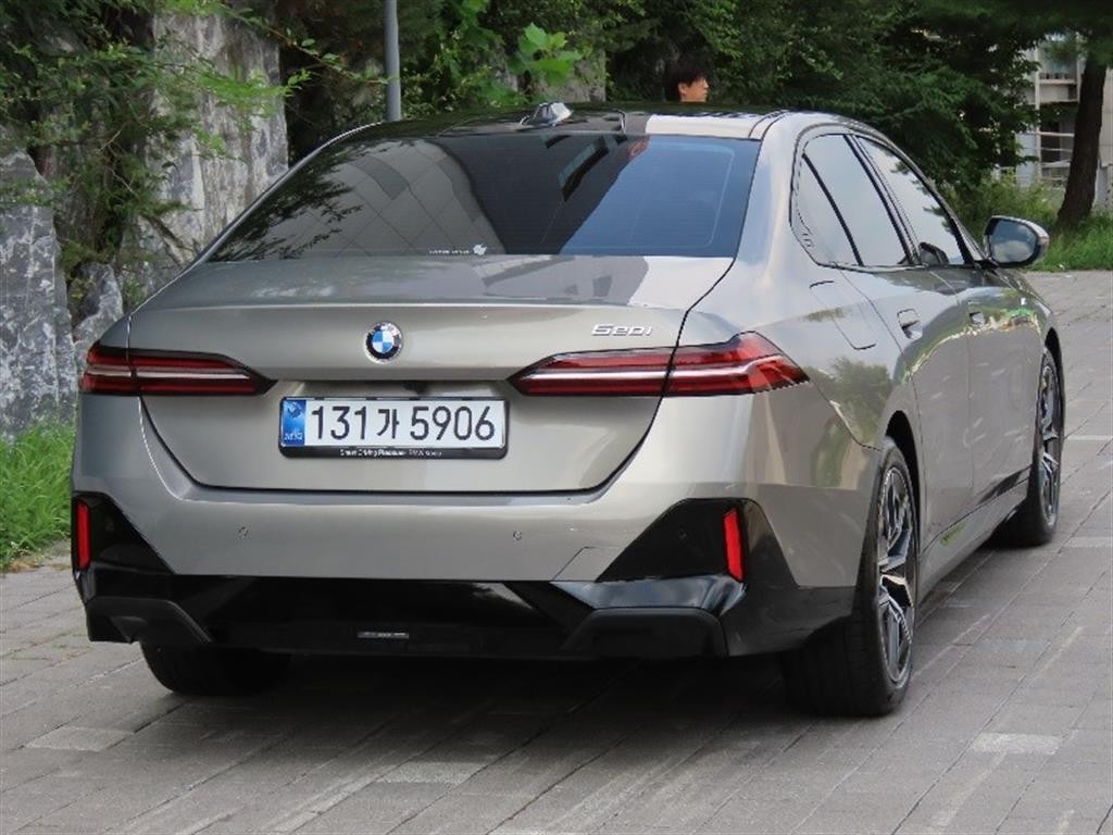 BMW 5시리즈 5시리즈 (G60) 520i M 스포츠 이미지 3