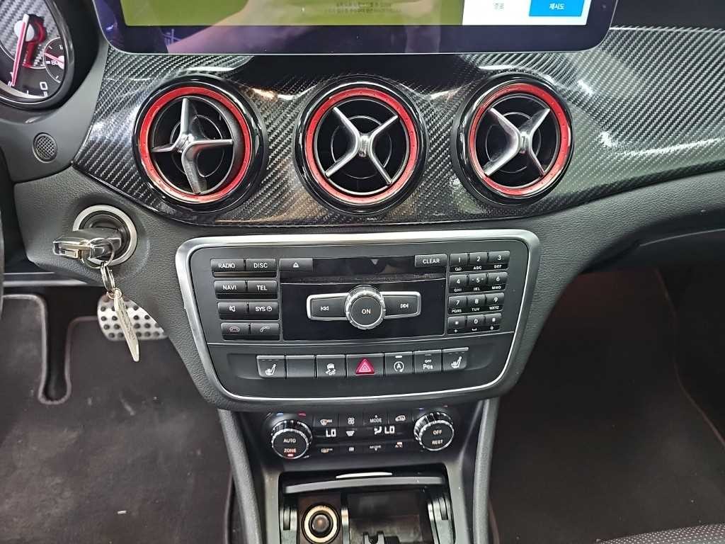 벤츠 GLA 클래스 GLA클래스 X156 GLA45 AMG 4MATIC 이미지 10