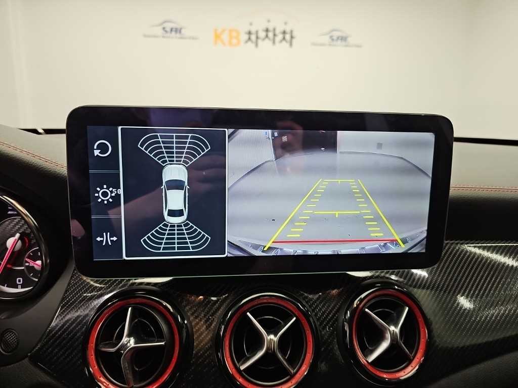 벤츠 GLA 클래스 GLA클래스 X156 GLA45 AMG 4MATIC 이미지 15