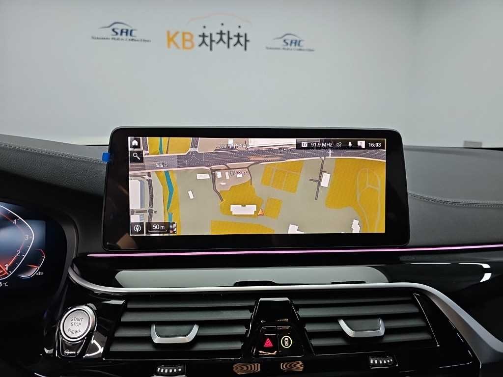 BMW 5시리즈 5시리즈 (G30) 530i xDrive M 스포츠 이미지 15