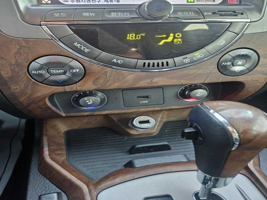 KG모빌리티(쌍용) 렉스턴 렉스턴W 2.2 4WD RX7 프레스티지 이미지 9