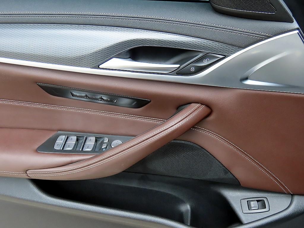 BMW 5시리즈 5시리즈 (G30) 523d M 스포츠 이미지 12