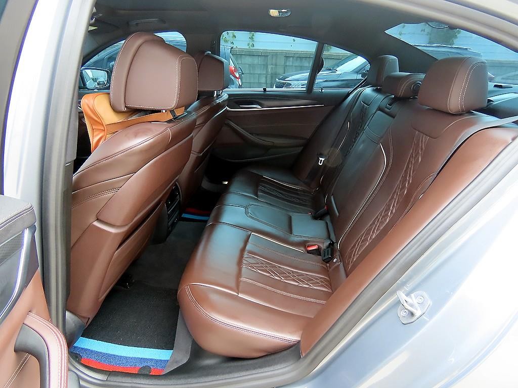 BMW 5시리즈 5시리즈 (G30) 523d M 스포츠 이미지 6