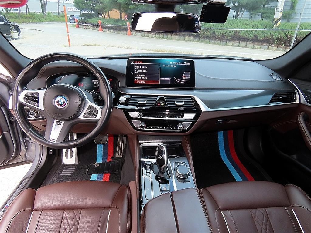 BMW 5시리즈 5시리즈 (G30) 523d M 스포츠 이미지 7