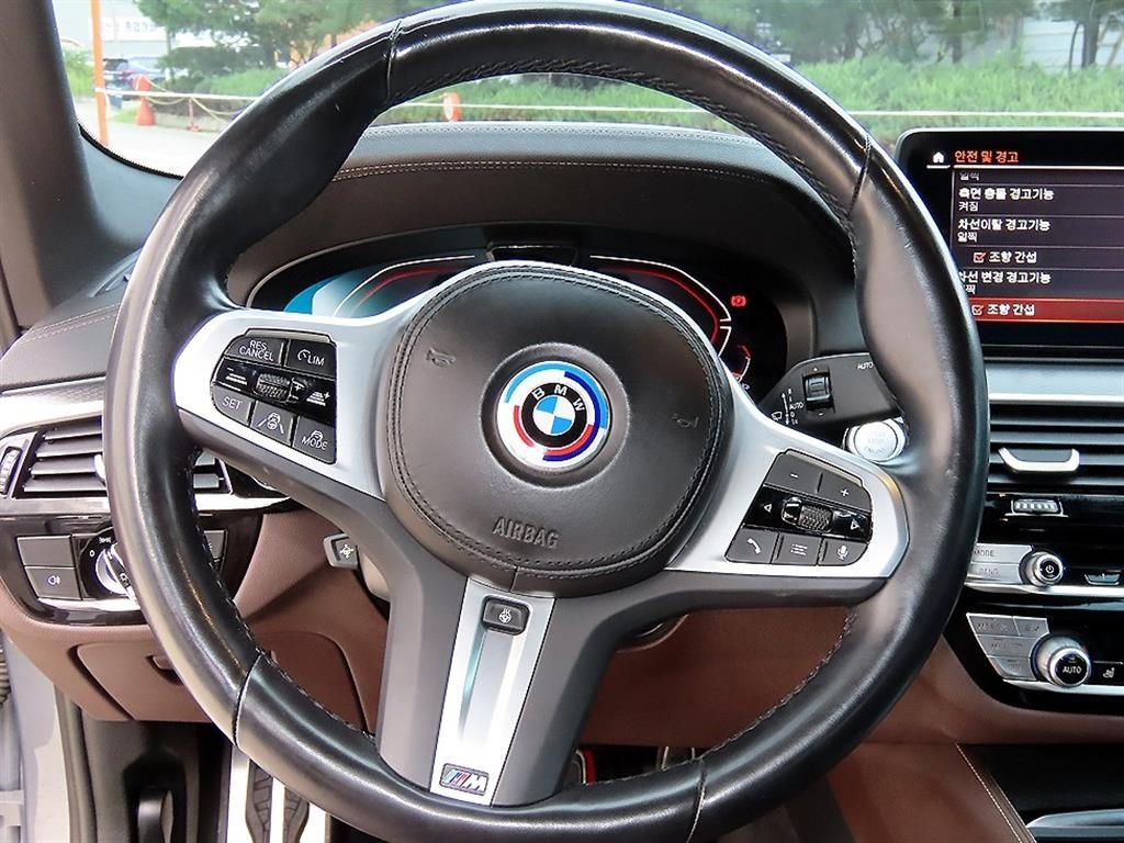 BMW 5시리즈 5시리즈 (G30) 523d M 스포츠 이미지 8