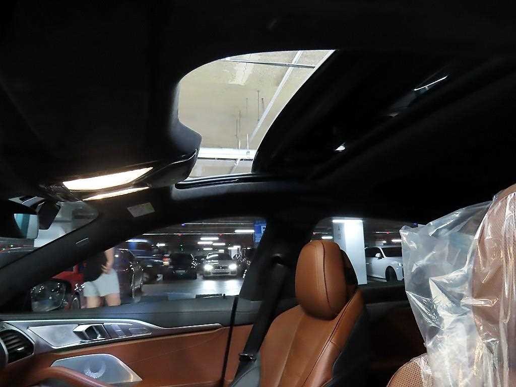 BMW 8시리즈 8시리즈 (G15) M850i xDrive 그란 쿠페 이미지 17