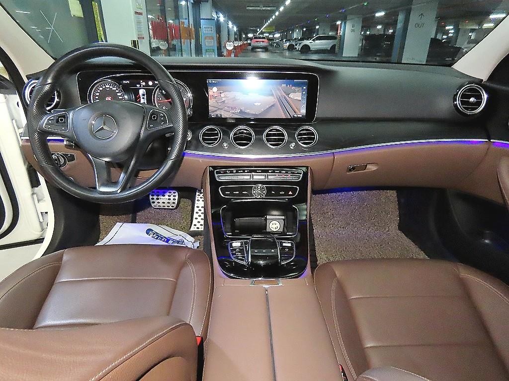 벤츠 E 클래스 E-클래스 W213 E220d 4MATIC 아방가르드 이미지 10