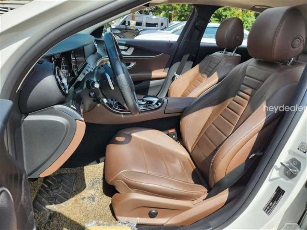 벤츠 E 클래스 E-클래스 W213 E220d 4MATIC 아방가르드 이미지 5