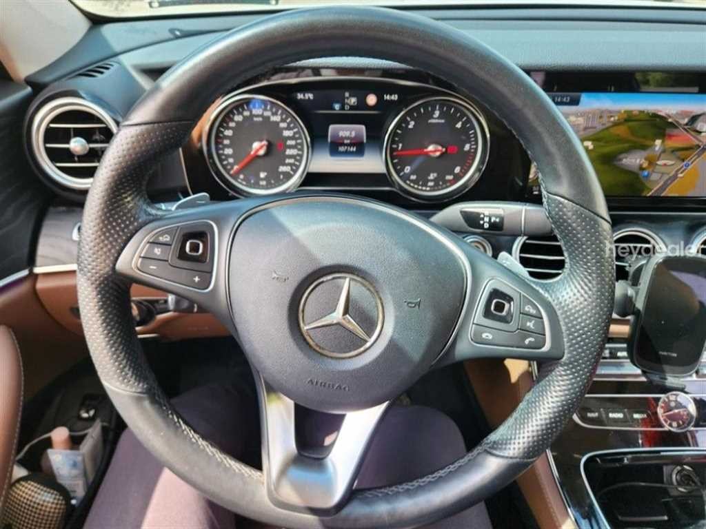 벤츠 E 클래스 E-클래스 W213 E220d 4MATIC 아방가르드 이미지 7