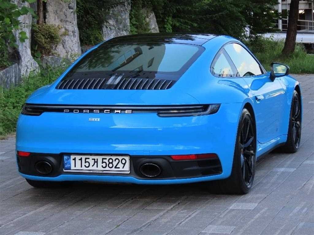 포르쉐 911 911(992) 카레라 4 이미지 3