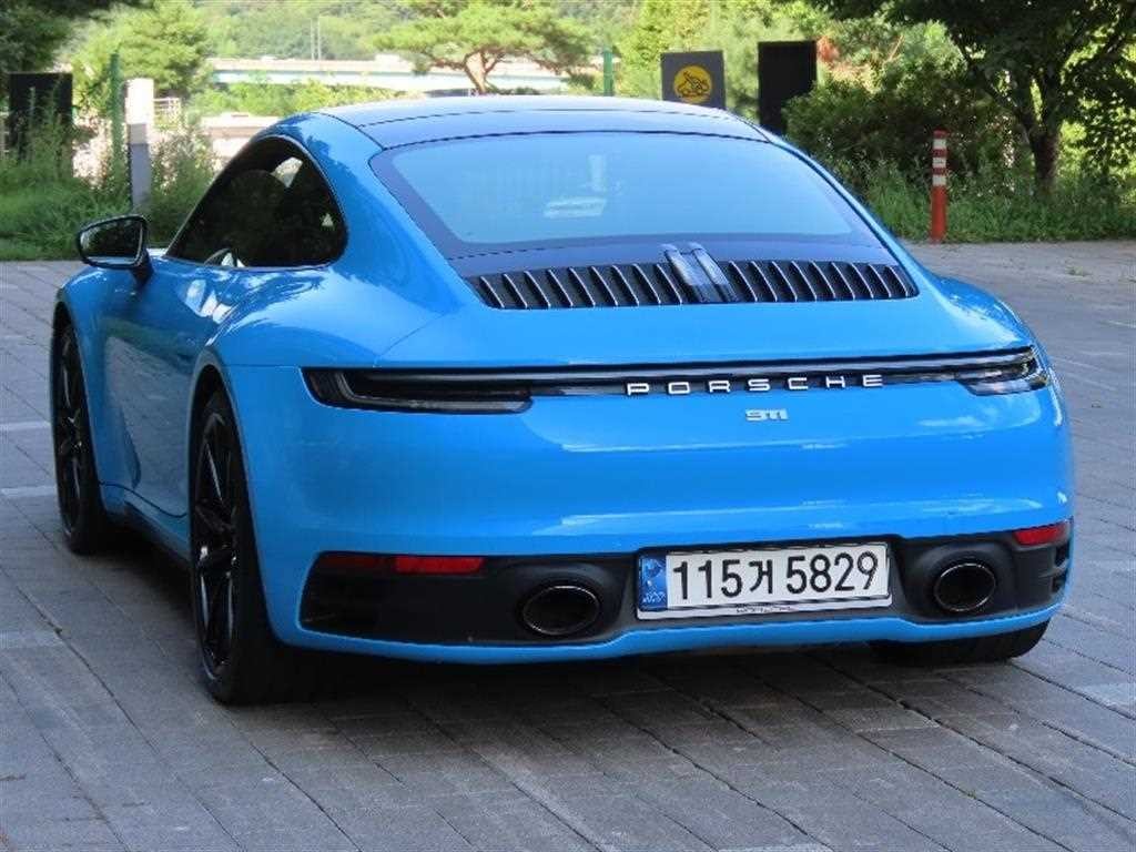 포르쉐 911 911(992) 카레라 4 이미지 4