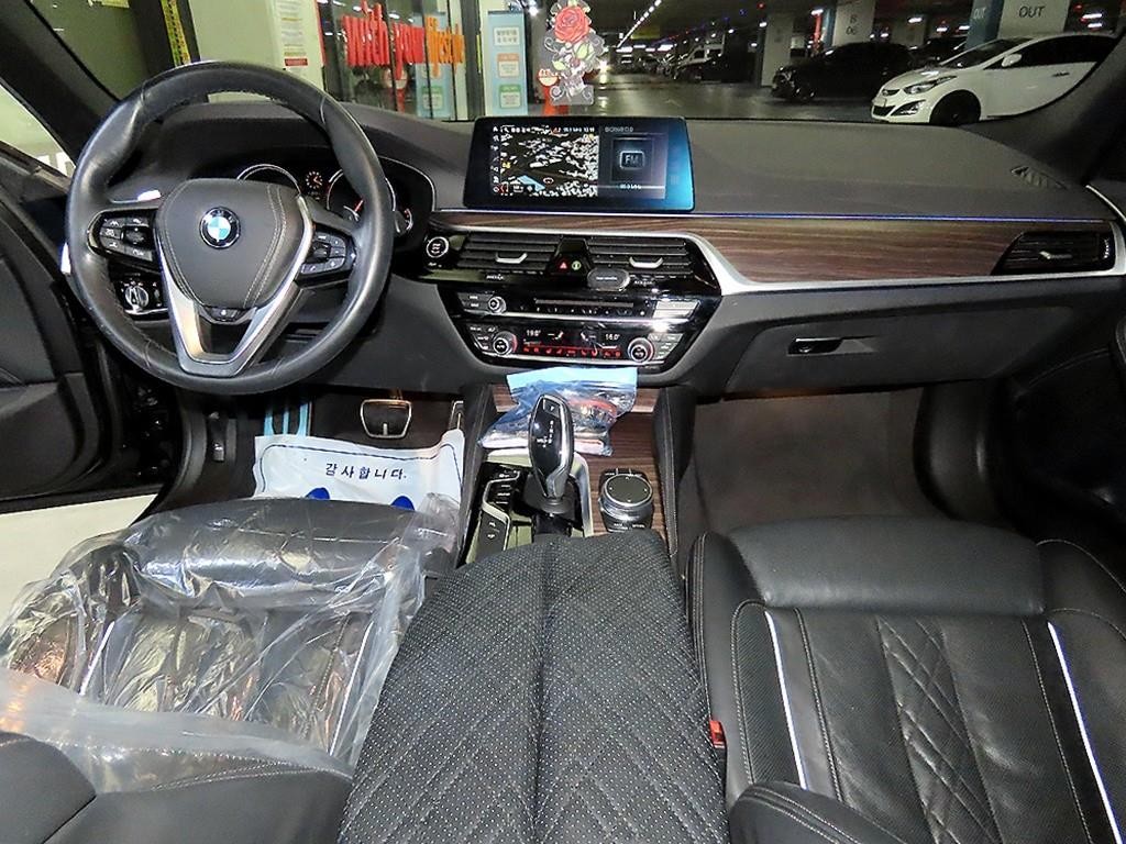 BMW 5시리즈 5시리즈 (G30) 520d xDrive M 스포츠 플러스 이미지 10