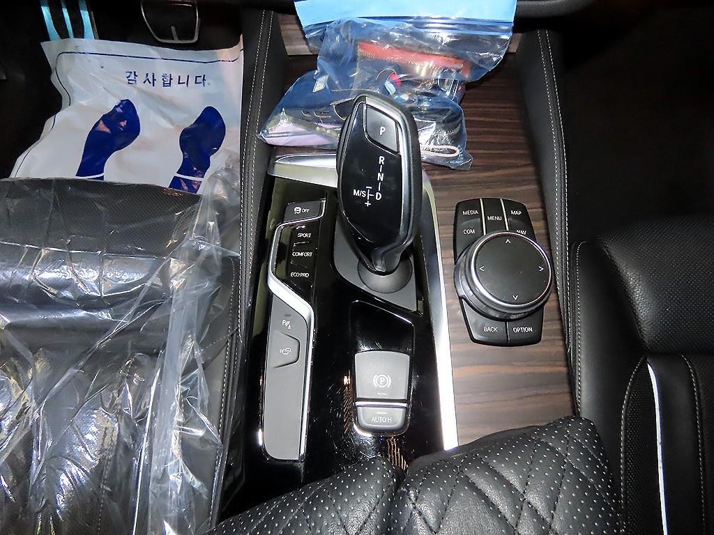 BMW 5시리즈 5시리즈 (G30) 520d xDrive M 스포츠 플러스 이미지 12