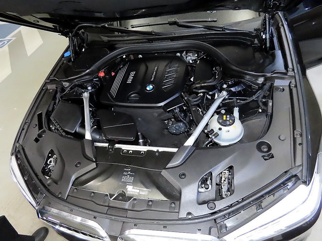 BMW 5시리즈 5시리즈 (G30) 520d xDrive M 스포츠 플러스 이미지 19
