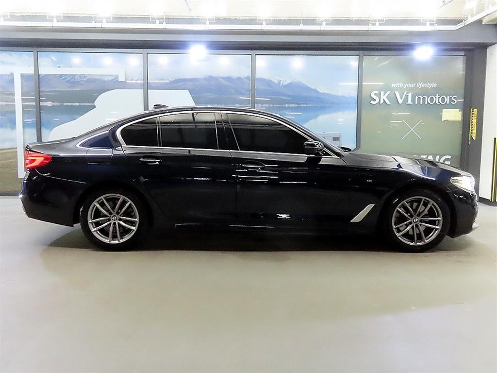 BMW 5시리즈 5시리즈 (G30) 520d xDrive M 스포츠 플러스 이미지 3