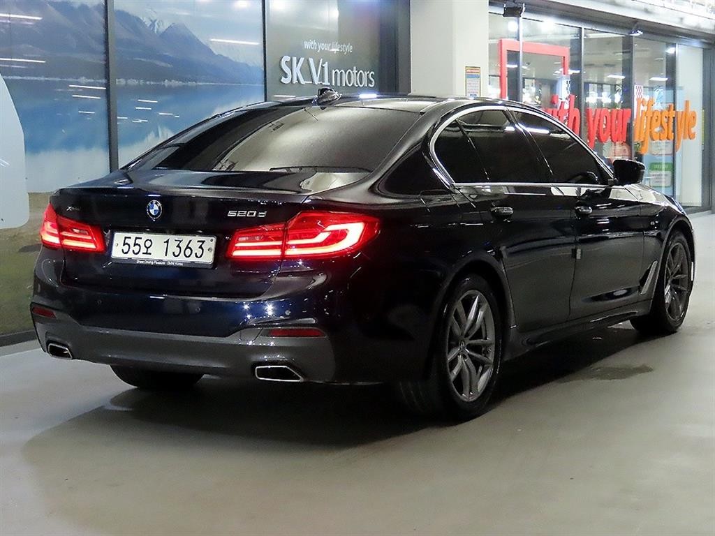 BMW 5시리즈 5시리즈 (G30) 520d xDrive M 스포츠 플러스 이미지 4