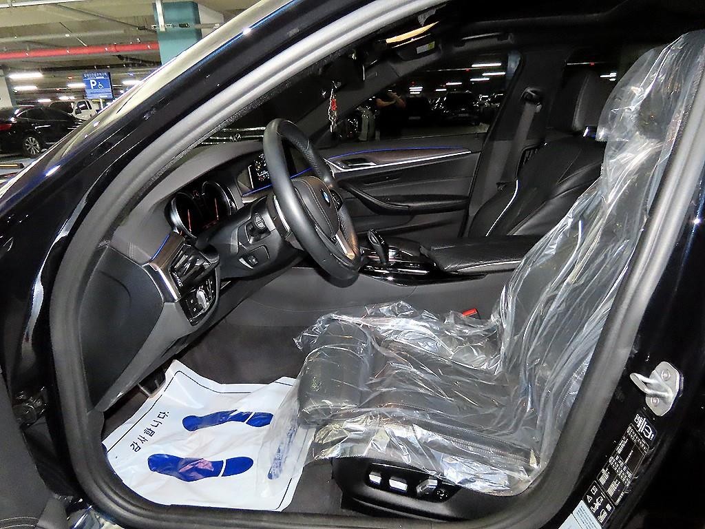BMW 5시리즈 5시리즈 (G30) 520d xDrive M 스포츠 플러스 이미지 6