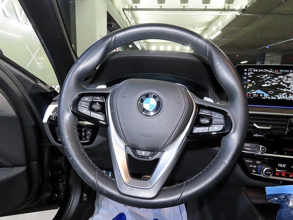 BMW 5시리즈 5시리즈 (G30) 520d xDrive M 스포츠 플러스 이미지 8