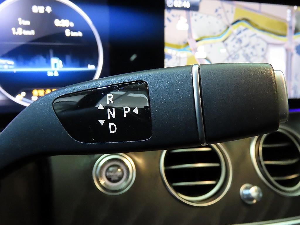 벤츠 E 클래스 E-클래스 W213 E300 4MATIC 아방가르드 이미지 12