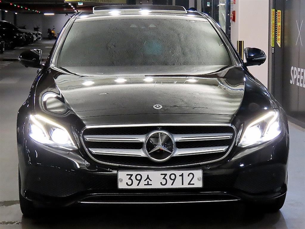 벤츠 E 클래스 E-클래스 W213 E300 4MATIC 아방가르드 이미지 2