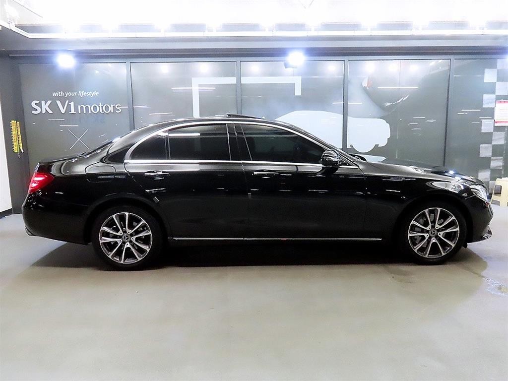 벤츠 E 클래스 E-클래스 W213 E300 4MATIC 아방가르드 이미지 3