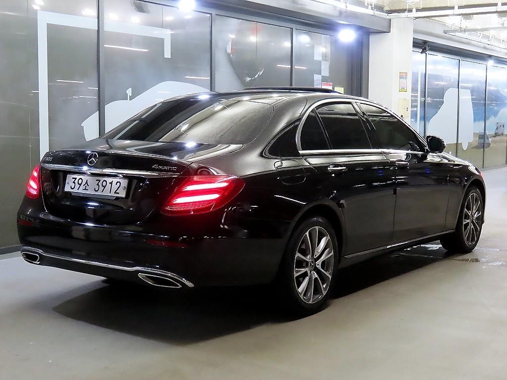 벤츠 E 클래스 E-클래스 W213 E300 4MATIC 아방가르드 이미지 4
